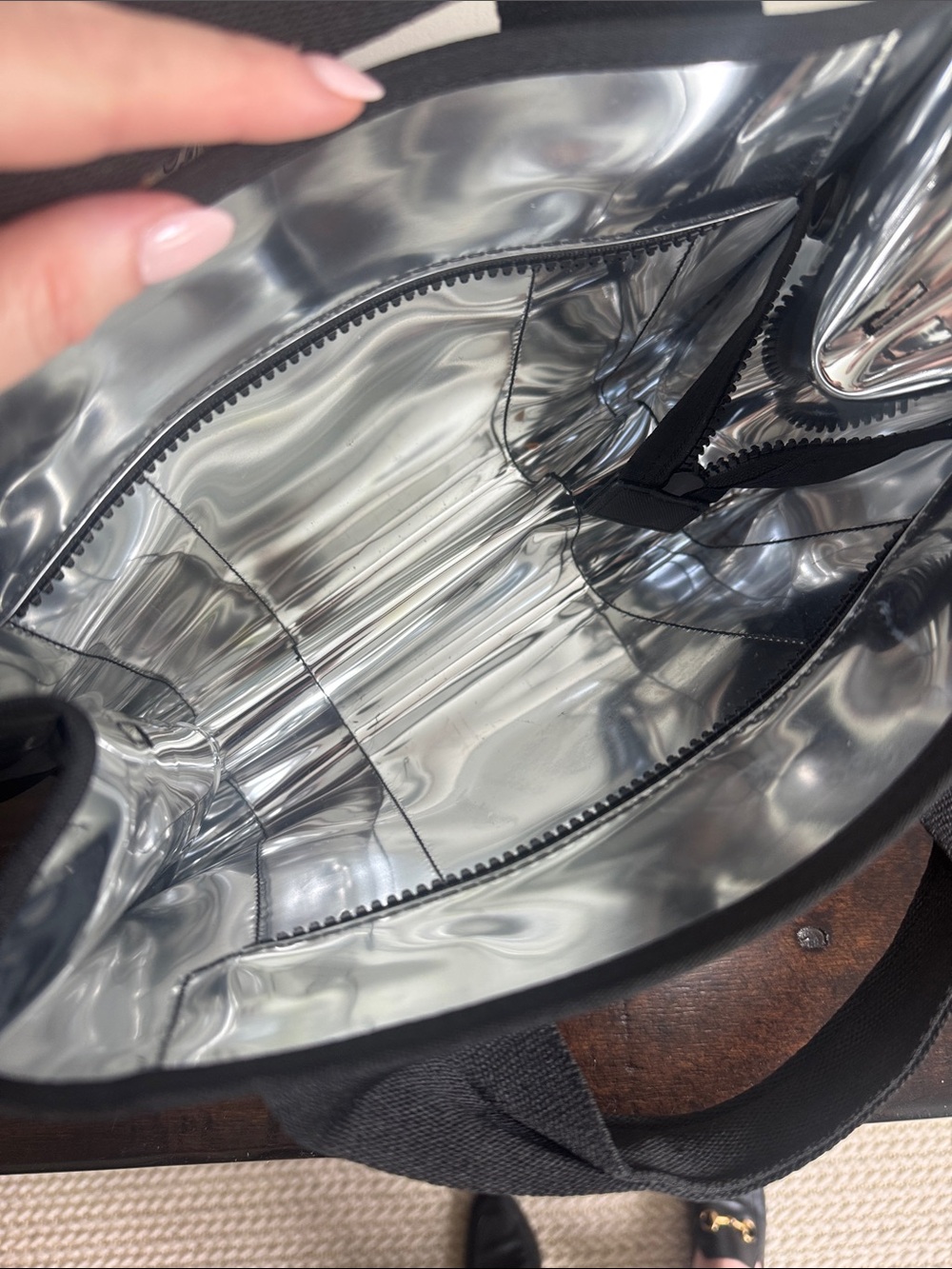 Case-Mate Jelly Zip Tote with Crossbody in Silver Chrome - Picture 3 of 4